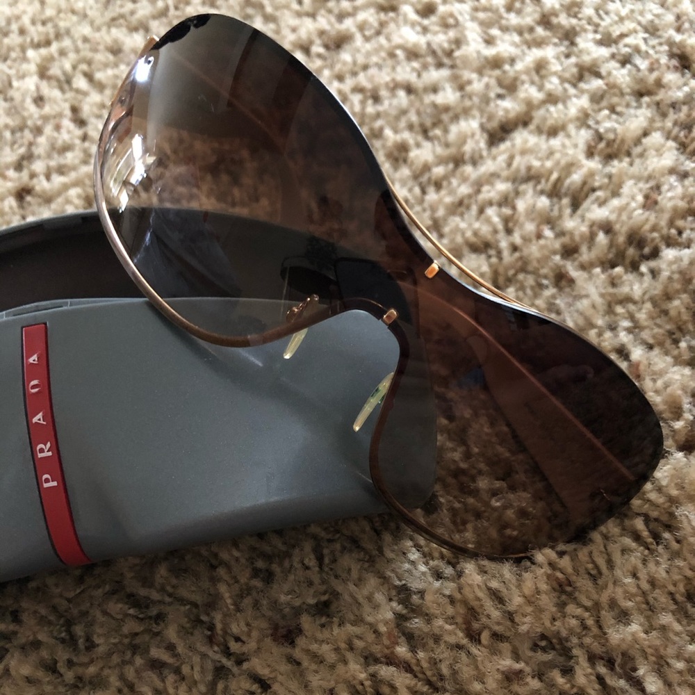 Please sunglasses